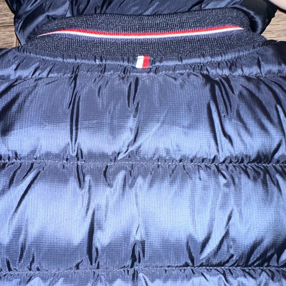 TOMMY HILFIGER VEST. SIZE X-LARGE. NAVY. EXCELLENT CONDITION. - Picture 4 of 4